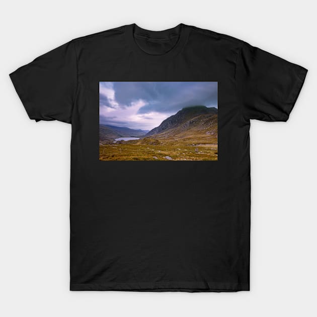 Llyn Ogwen and Pen yr Ole Wen, Snowdonia T-Shirt by dasantillo